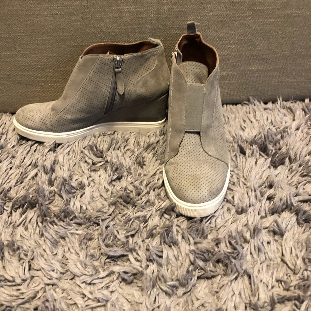 Paolo grey wedges